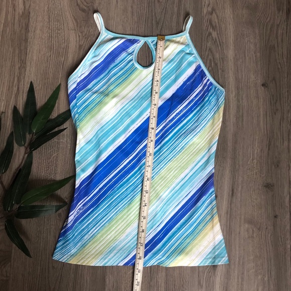 Via Moda Keyhole Cutout Tank - Picture 4 of 5